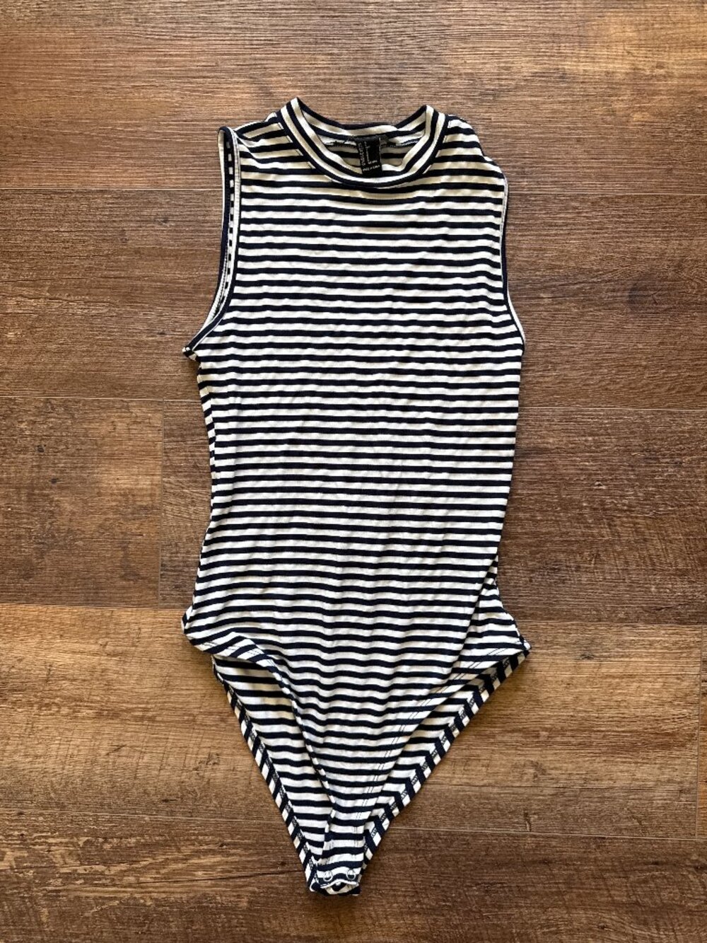 FOREVER 21 mock neck striped bodysuit EUC navy Small